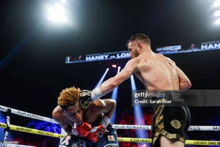 Devin Haney v Vasyl Lomachenko