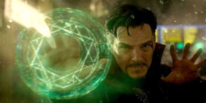 doctor strange casting a green glyph in Doctor Strange