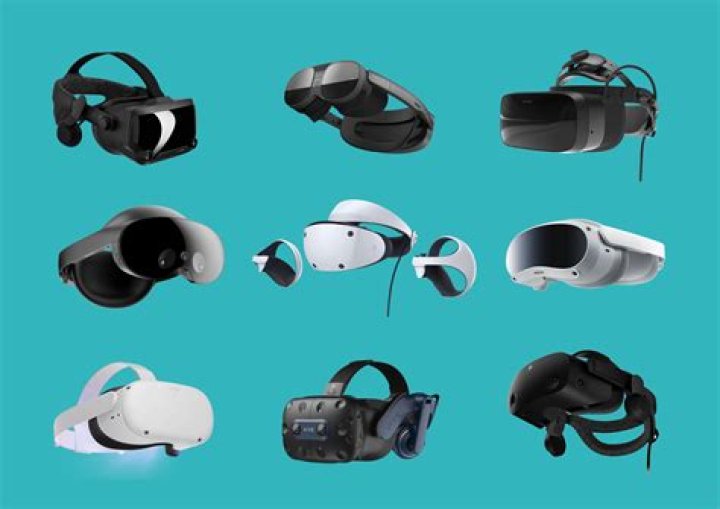 Headphones and VR headset